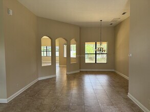 15604 Hampton Village Dr in Tampa, FL - Building Photo - Building Photo