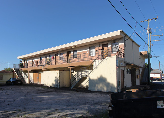 556-564 W Avenue A in Belle Glade, FL - Building Photo - Building Photo