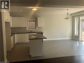 295 Chokecherry Cres in Waterloo, ON - Building Photo - Building Photo