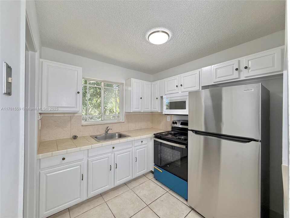 15825 NW 39th Pl in Opa Locka, FL - Building Photo