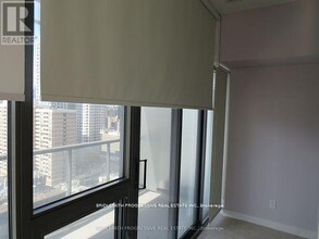 33-1933 Charles St W in Toronto, ON - Building Photo - Building Photo