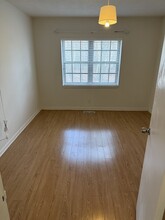 125 Lake Shore Rd, Unit 2 in Boston, MA - Building Photo - Building Photo