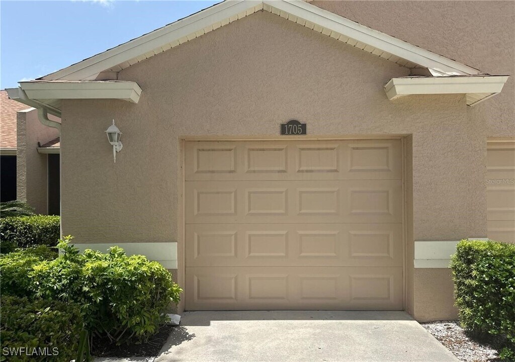 1705 Morning Sun Ln in Naples, FL - Building Photo