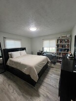 5134 E Bluffview Dr, Unit 1 in Berrien Springs, MI - Building Photo