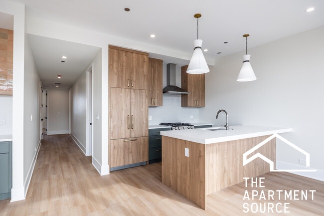 property at 1620 W Grand Ave