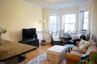 111 Queensberry St-Unit -# 89YG in Boston, MA - Foto de edificio - Building Photo