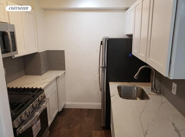345 E 56th St in New York, NY - Building Photo - Building Photo