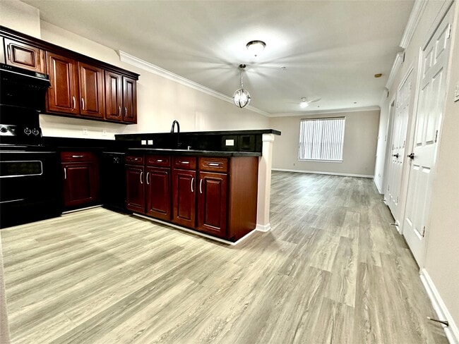 6633 W Sam Houston Pkwy S in Houston, TX - Building Photo - Building Photo