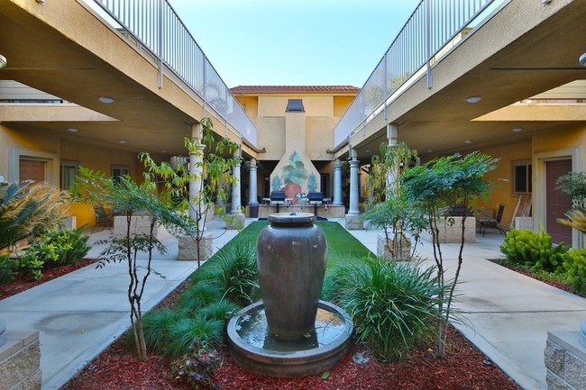 Orangeville Senior Living Apartments 55+ in Riverside, CA - Foto de edificio - Building Photo