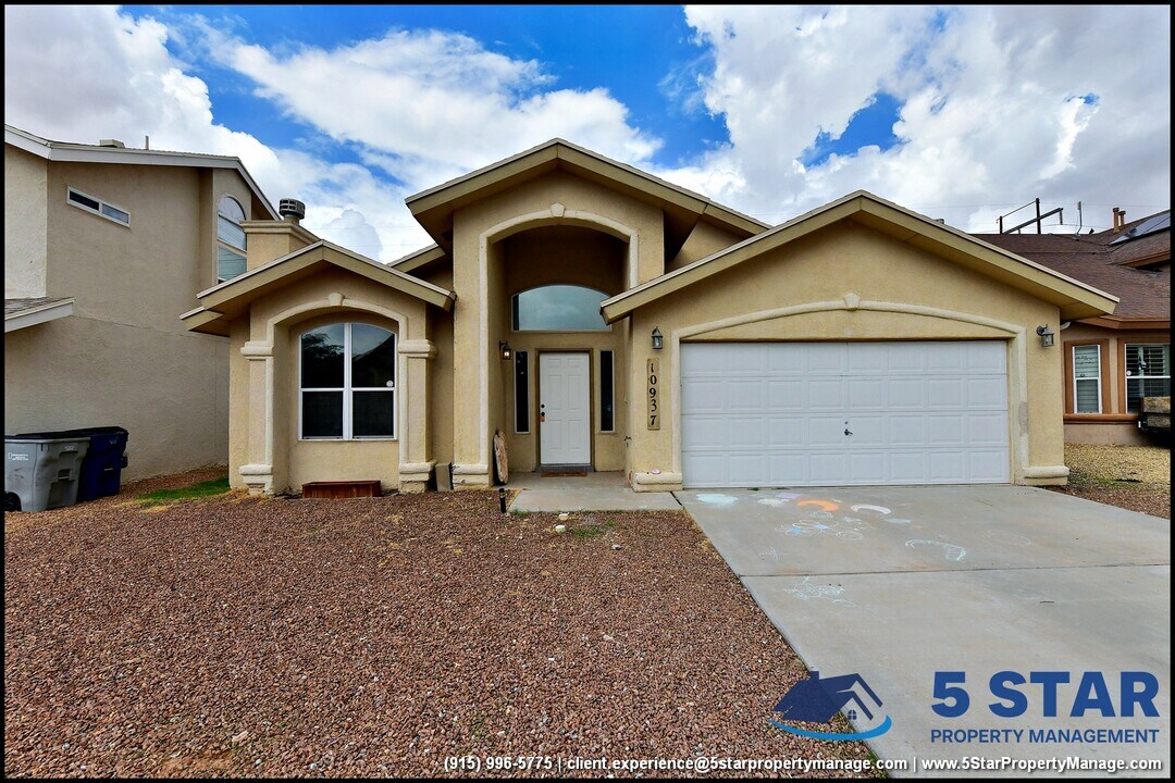 10937 Northview Dr in El Paso, TX - Building Photo