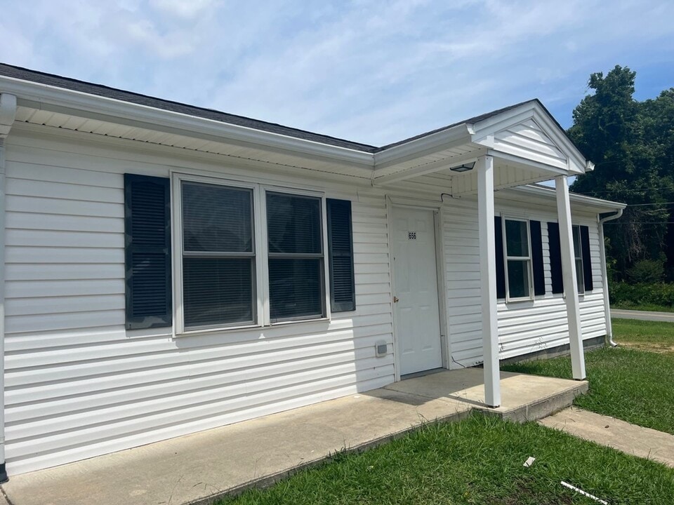 656 Lakeside Ave-Unit -656 in Burlington, NC - Building Photo