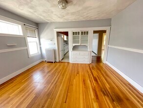 14 Allen St, Unit 2 in Arlington, MA - Foto de edificio - Building Photo