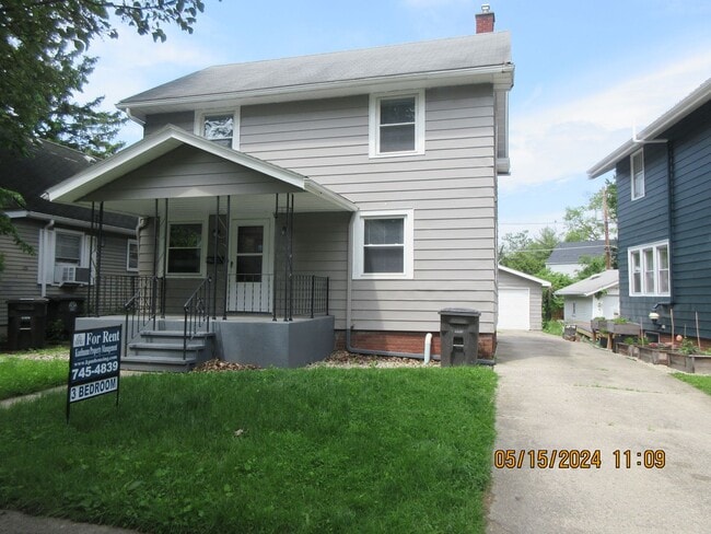 property at 2501 Oakridge Rd