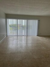 9359 Fontainebleau Blvd, Unit 417 in Miami, FL - Building Photo - Building Photo