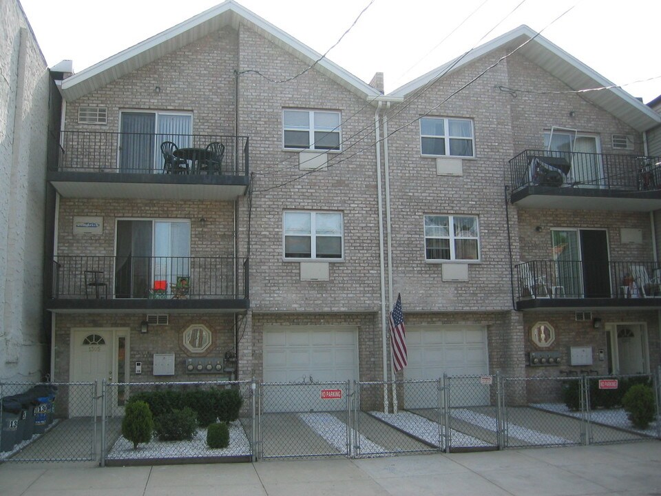 1307 Balcom Ave, Unit First Floor in Bronx, NY - Foto de edificio