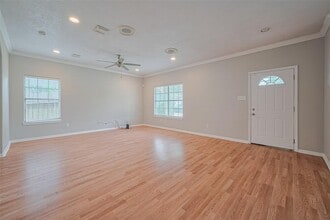 213 W Murrill Ave in Baytown, TX - Building Photo - Building Photo