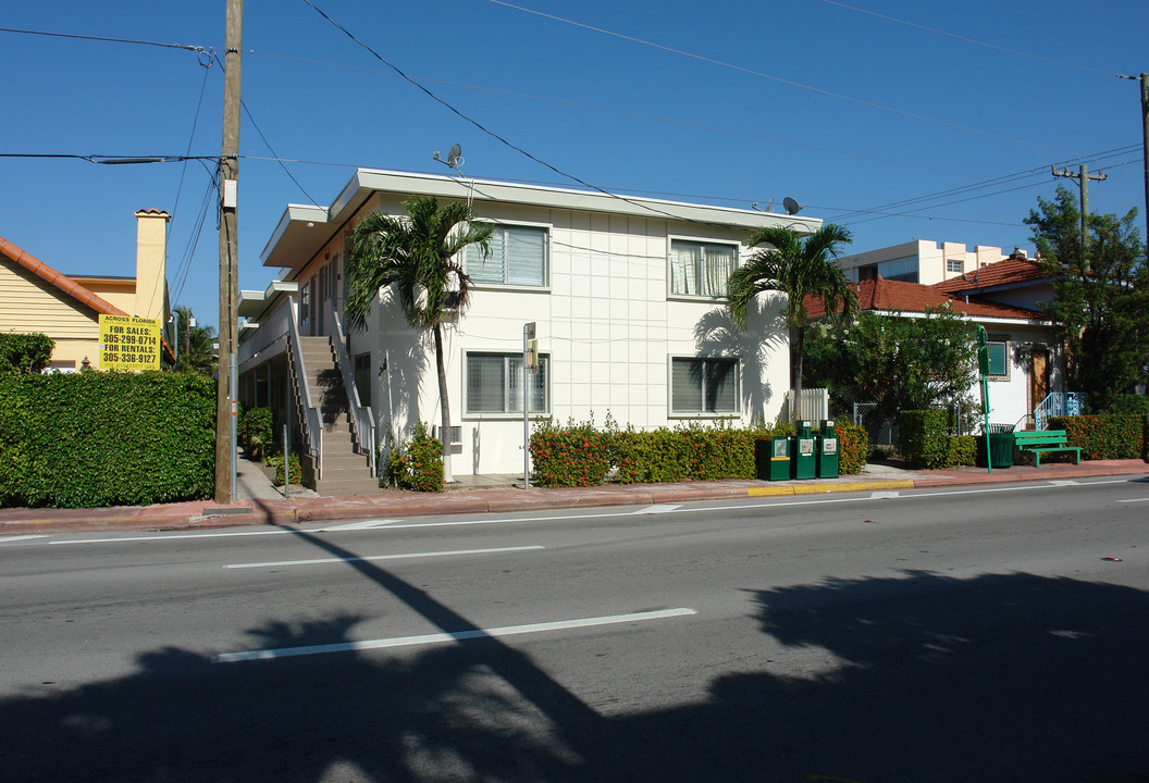 7636 Harding Ave in Miami Beach, FL - Building Photo