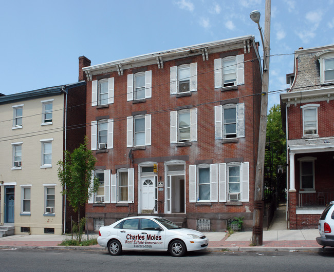 1023-1025 Dekalb St in Norristown, PA - Building Photo - Building Photo