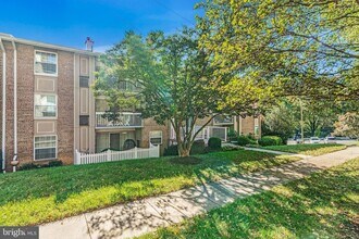 1935 Wilson Ln, Unit 203 in McLean, VA - Building Photo - Building Photo
