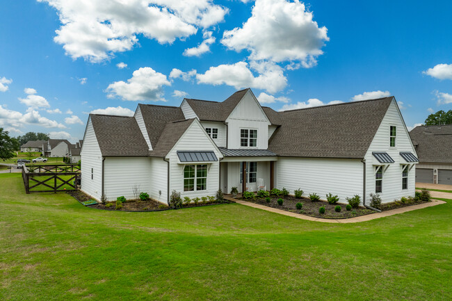 Madeline Farms in Piperton, TN - Foto de edificio - Building Photo