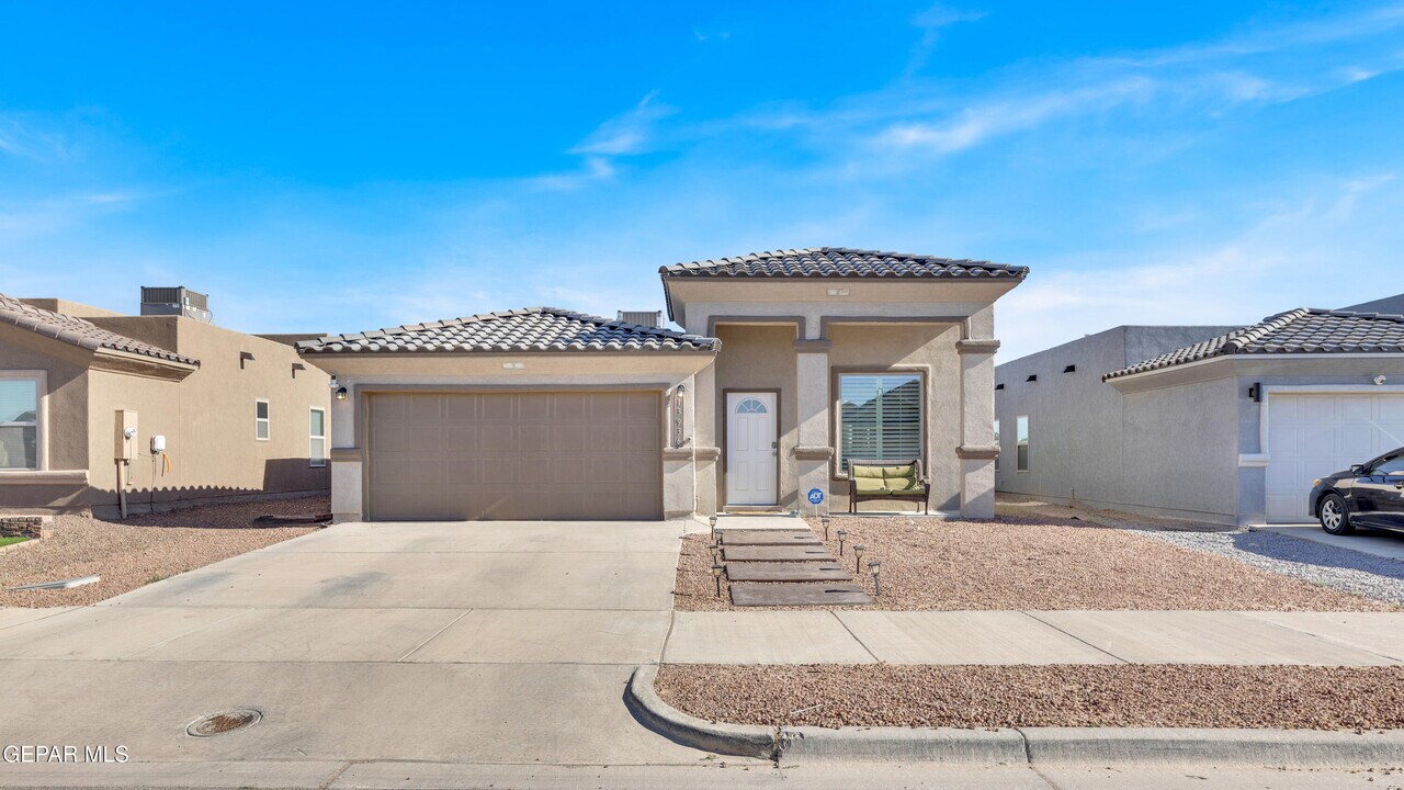 13936 Garforth Ave in Horizon City, TX - Building Photo