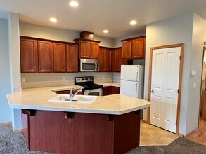 747-747 SE Tampa St in Camas, WA - Building Photo - Building Photo