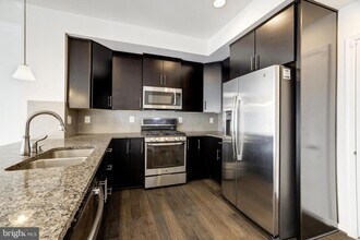 13660 Endeavour Dr in Herndon, VA - Building Photo - Building Photo