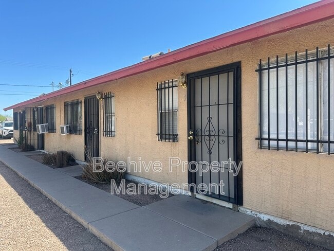 property at 1102 E Polk St