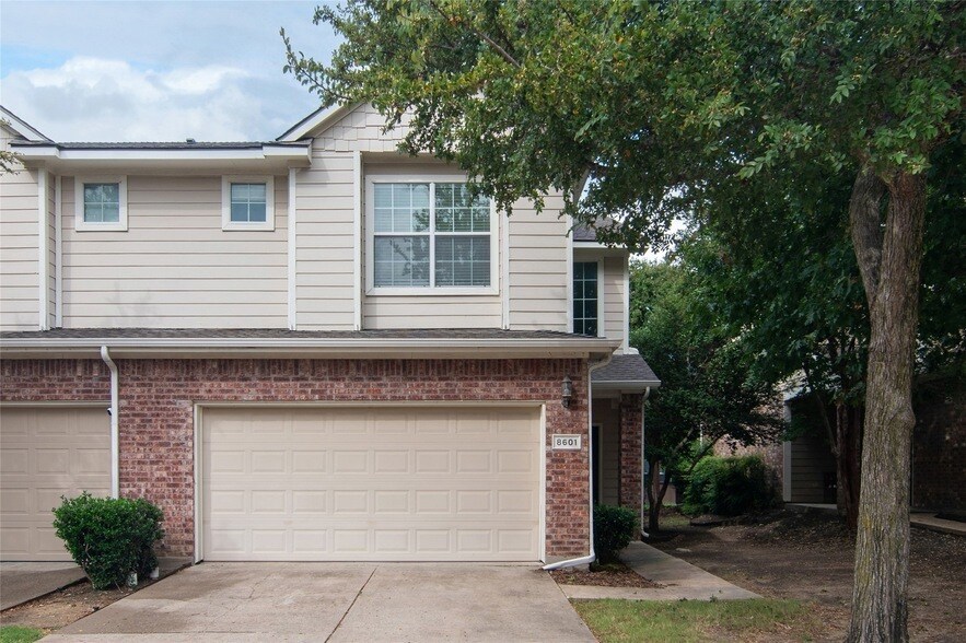 8601 Forest Highlands Dr in Plano, TX - Building Photo