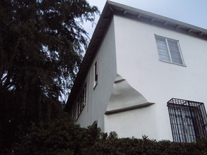 2254 N Cahuenga Blvd in Los Angeles, CA - Building Photo - Building Photo