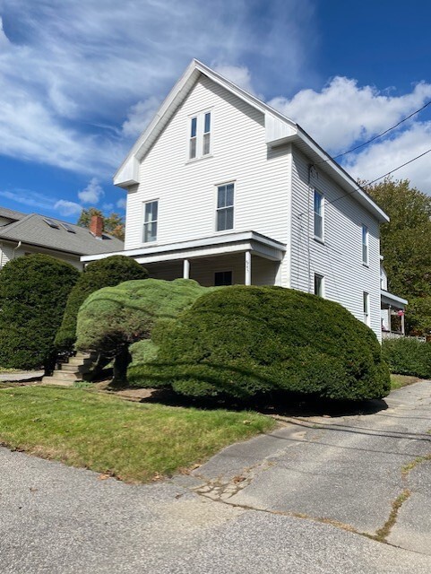 845 Washington Ave, Unit 2 in Portland, ME - Foto de edificio