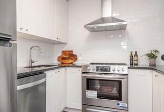 1550 Swallow Dr in St. Louis, MO - Building Photo - Building Photo