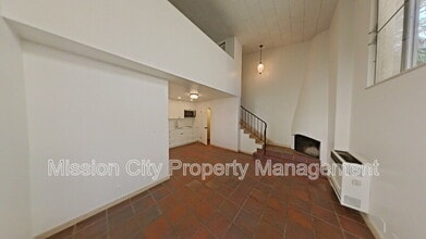 1016 E Canon Perdido St in Santa Barbara, CA - Building Photo - Building Photo