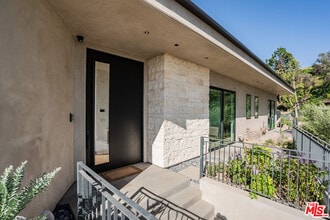 1205 Las Lomas Pl in Los Angeles, CA - Building Photo - Building Photo