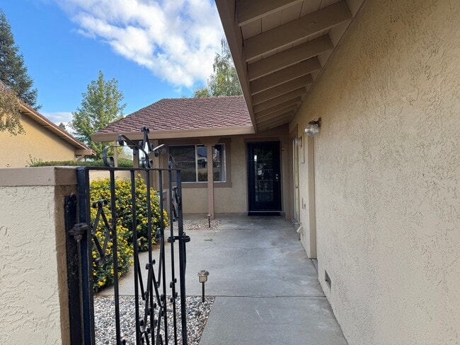 201 W El Dorado Dr in Woodland, CA - Building Photo - Building Photo