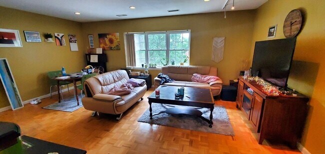 153 Lake Shore Rd in Boston, MA - Building Photo - Building Photo