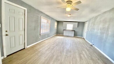 2422 E 10th St in Lubbock, TX - Building Photo - Building Photo