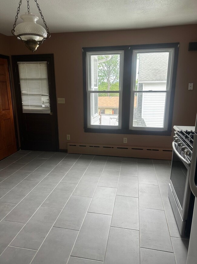 64 Kendall St, Unit Apt 2