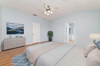 8734 Rainglen Ln in Houston, TX - Building Photo - Building Photo