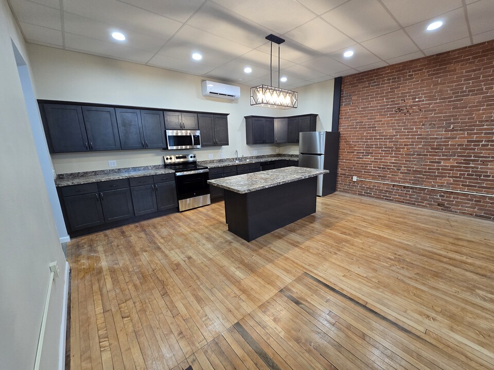 332 Pennsylvania Ave W in Warren, PA - Building Photo