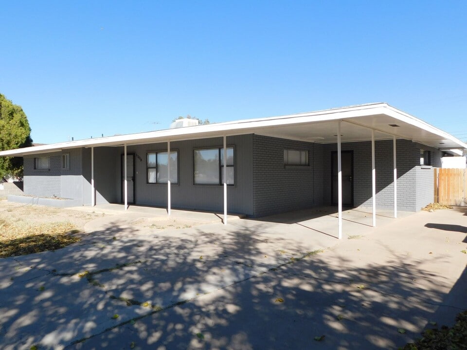 1309 S Silver Ave in Deming, NM - Building Photo