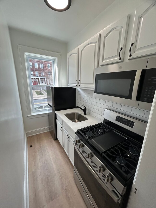 Berkeley Arms Apartment Homes in Rutherford, NJ - Foto de edificio - Building Photo