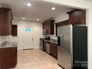 424 Woodvale Pl in Charlotte, NC - Foto de edificio - Building Photo