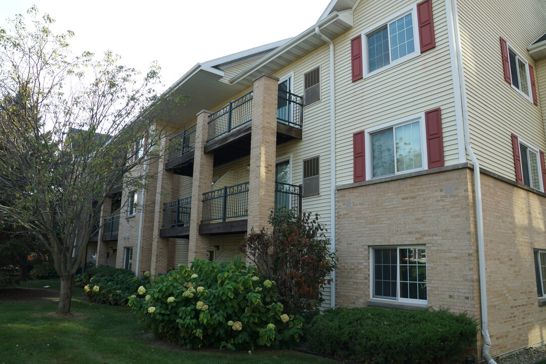 Woodland Commons Madison in Madison, WI - Foto de edificio