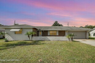 608 Sacre Coeur Dr in Melbourne, FL - Building Photo