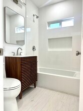 742 Earlham St, Unit 744 in Pasadena, CA - Building Photo - Building Photo