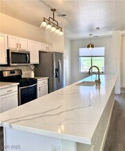 817 Peachy Canyon Cir in Las Vegas, NV - Building Photo - Building Photo