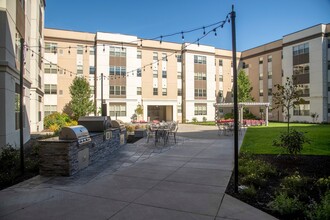 Hillside Commons in Oneonta, NY - Foto de edificio - Building Photo