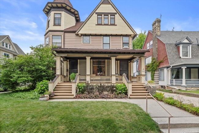property at 2581 N Maryland Ave
