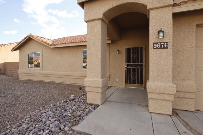 9676 E Paseo Del Tornasol in Tucson, AZ - Building Photo - Building Photo